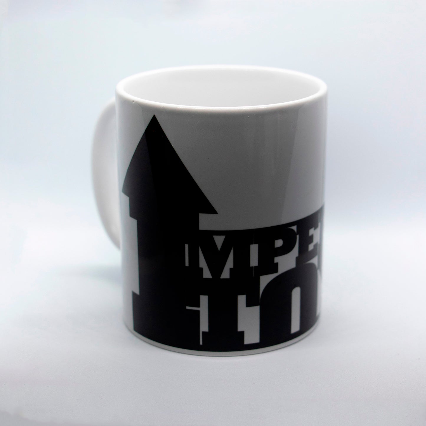 TAZA CON LOGO AL CENTRO